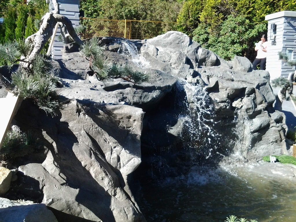 garden waterfall feature vancouver
